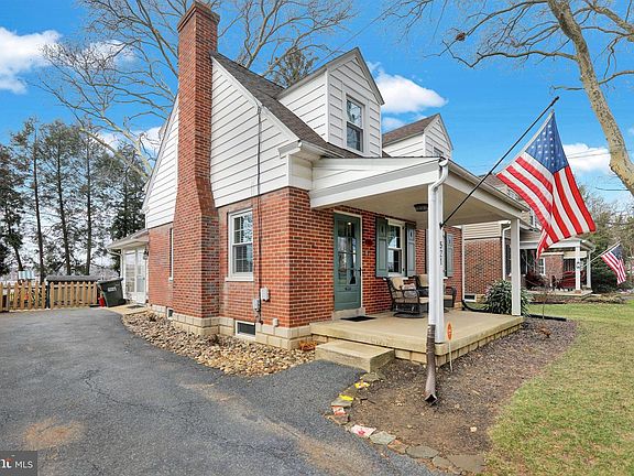 4th image of 521 Pleasure Rd