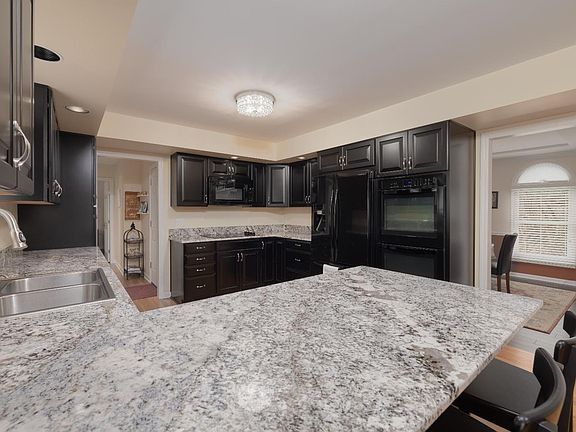 3rd image of 5942 Thistle Ct