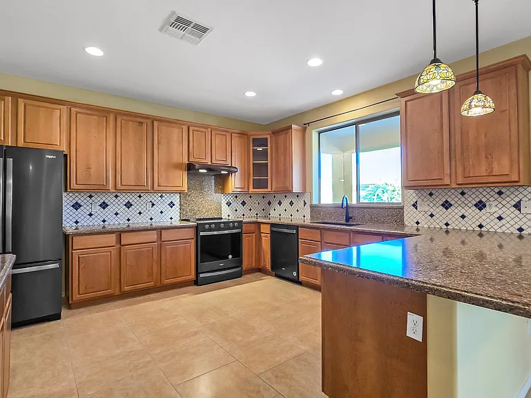 14226 W Wethersfield Rd — Photo 8