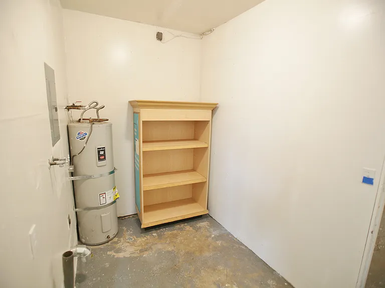 20310 Concord Ave — Photo 11