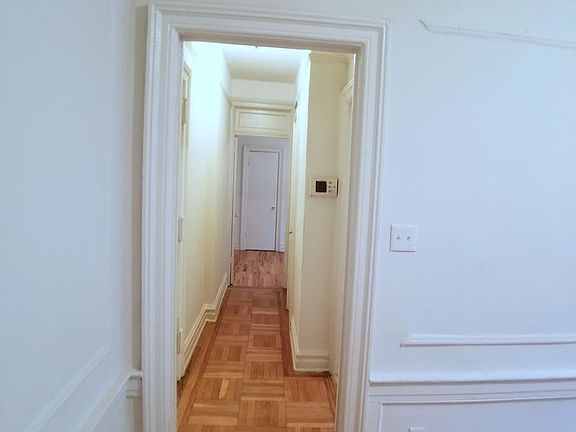 3rd image of 334 Montgomery St APT 4D