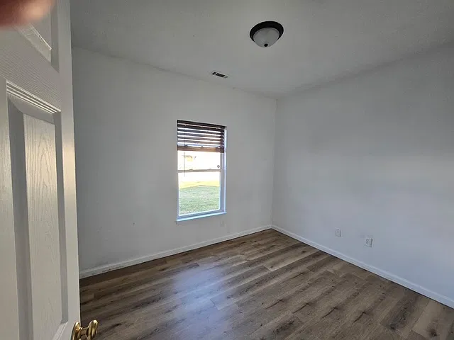 3 bed, 1095 sqft, $1,600 — Photo 2
