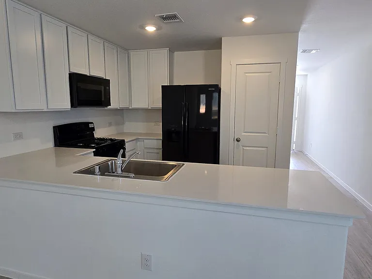 1305 Salton Ln — Photo 15