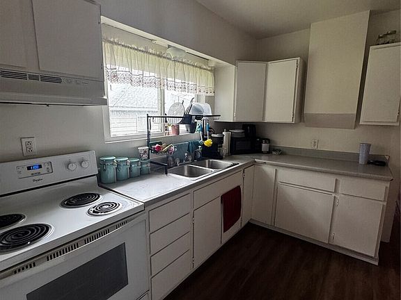 4th image of 420 Henry Street