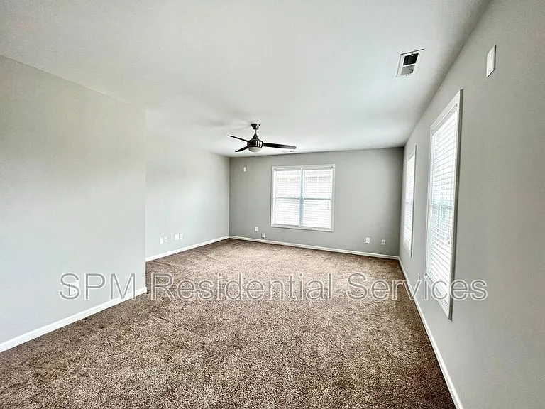 438 Riviera Dr — Photo 12