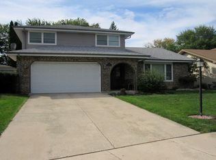 15748 Heron Dr, Oak Forest, IL 60452
