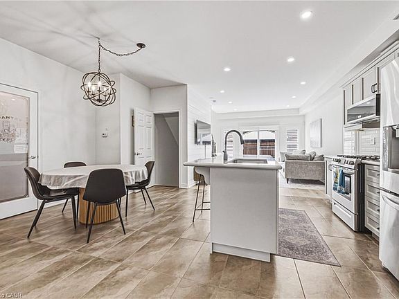 4th image of 15 Kopperfield Ln