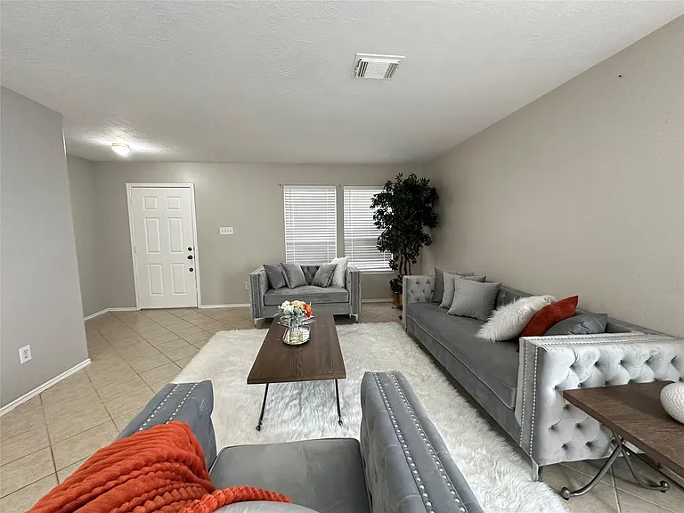 1126 Desert Willow Ln — Photo 3