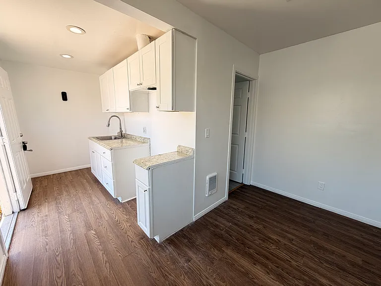 724 Iona Dr #724 — Photo 8