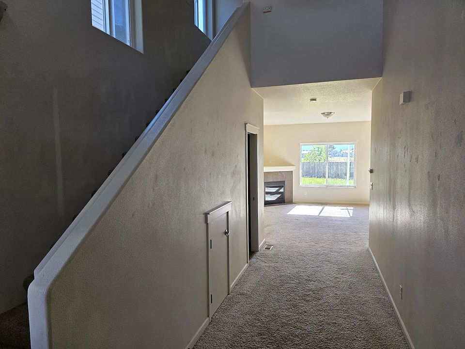 2nd image of 909 Morning Glory Dr