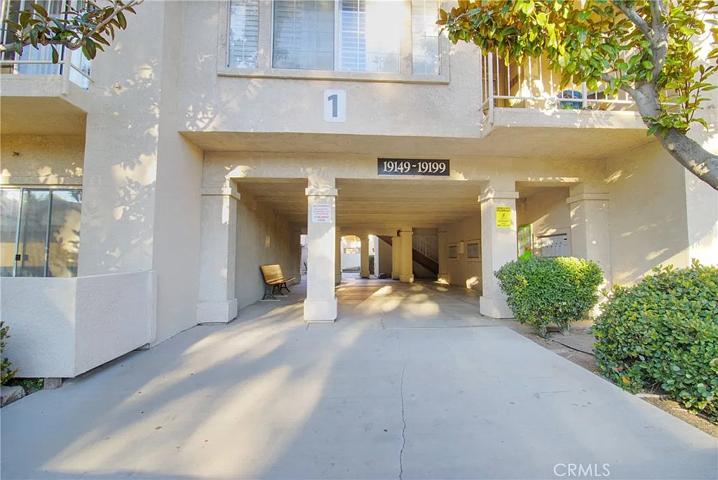 2 bed, 848 sqft, $1,800 — Photo 1