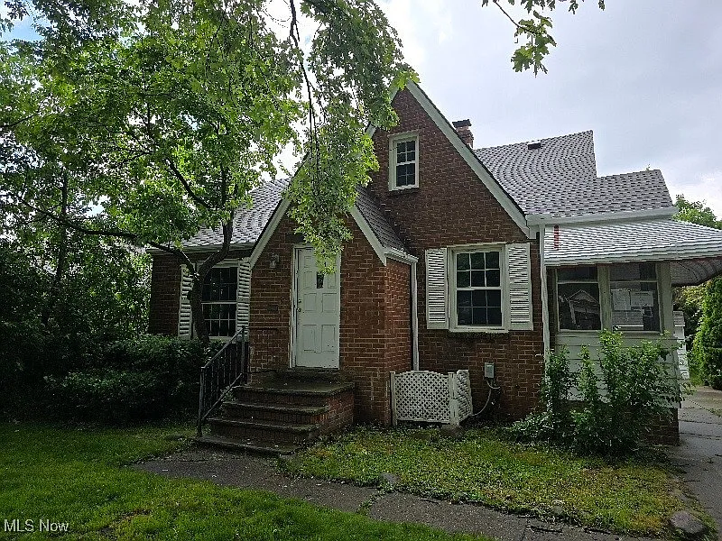 10713 Penfield Ave photo 1