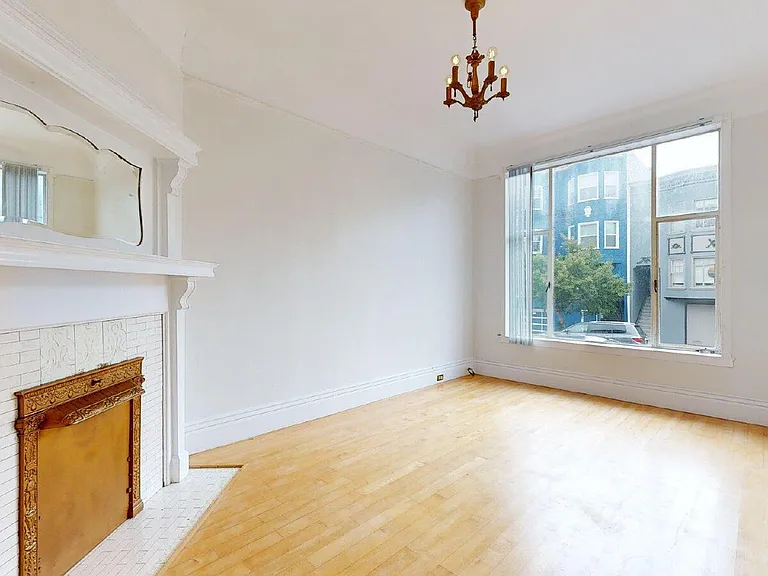 2136 Hayes St — Photo 1