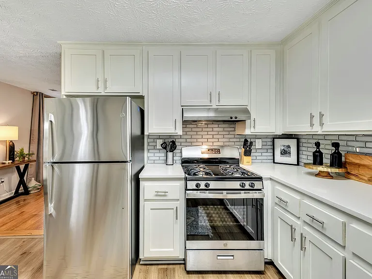 160 Booth Rd SW #A — Photo 10