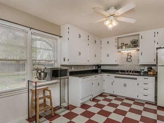 4th image of 4204 Jennie Ave