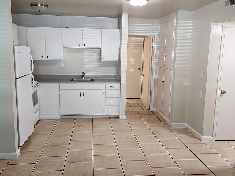 599 S 10th St #22 — Photo 2