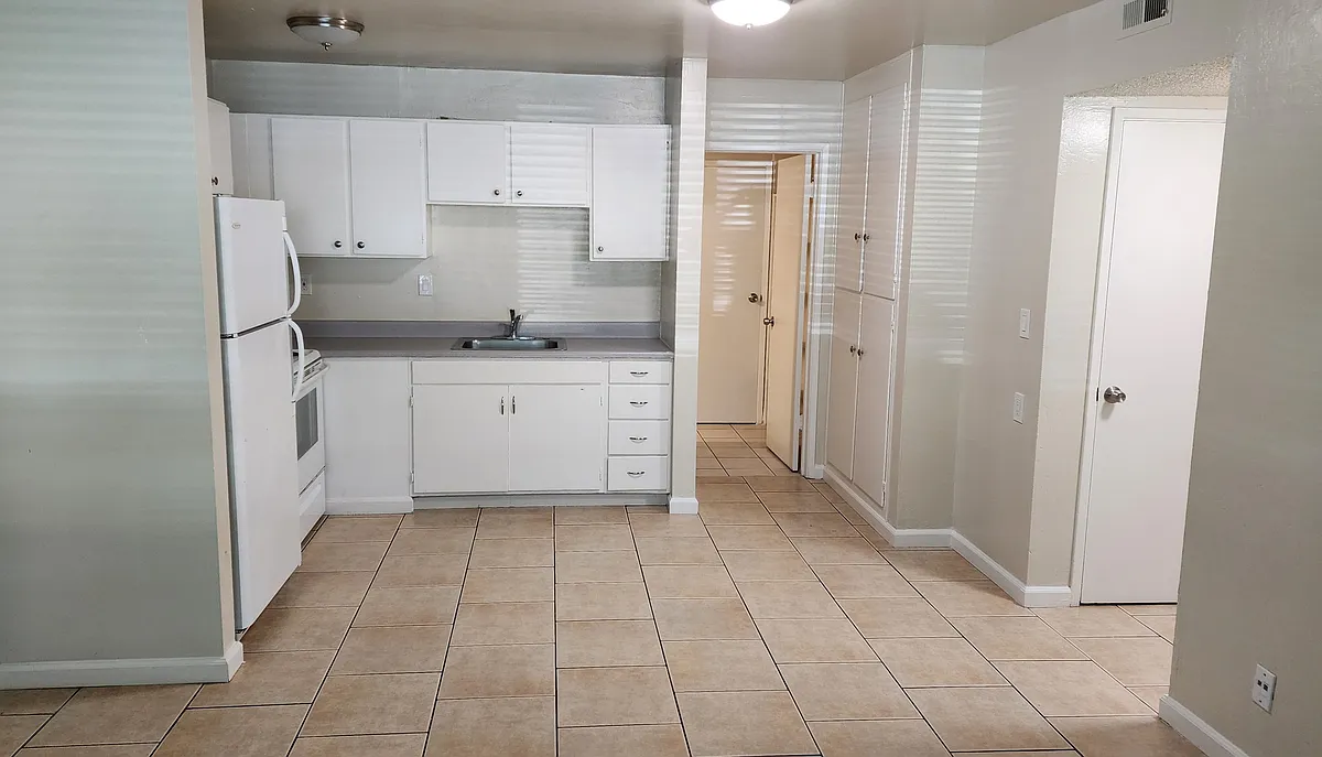 Building Photo - 599 S 10th St #22