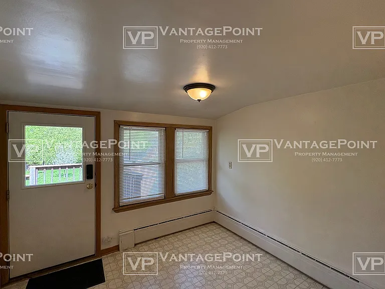 122 1/2 S Oneida St — Photo 6
