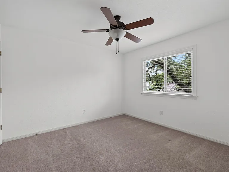 1202 Knollpark Cir — Photo 26