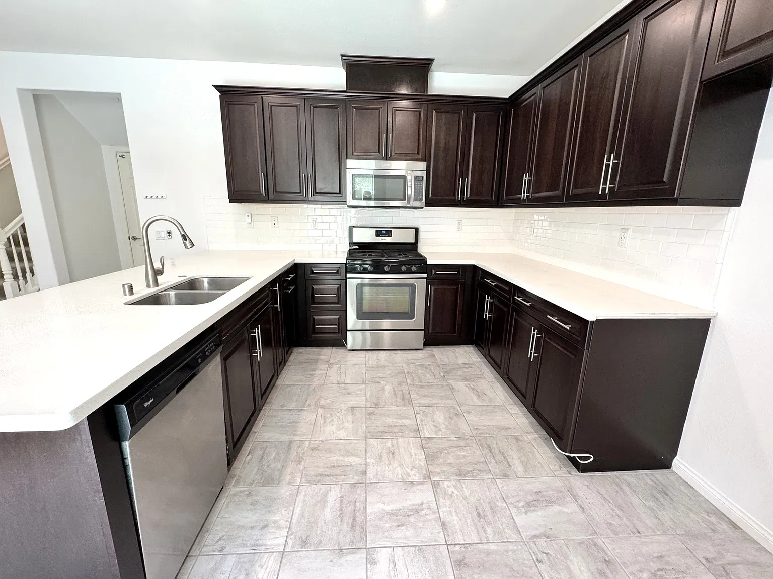 4 bed, 2240 sqft, $3,850 — Photo 3