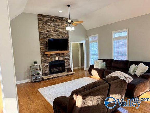 3rd image of 226 Twin Lakes Dr