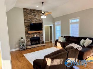 226 Twin Lakes Dr, New Market, AL 35761