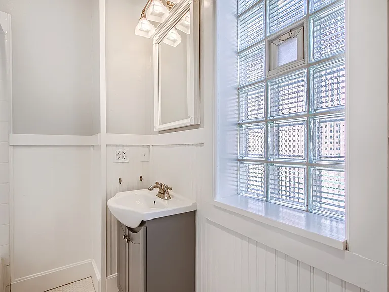 445 N Washington St — Photo 19