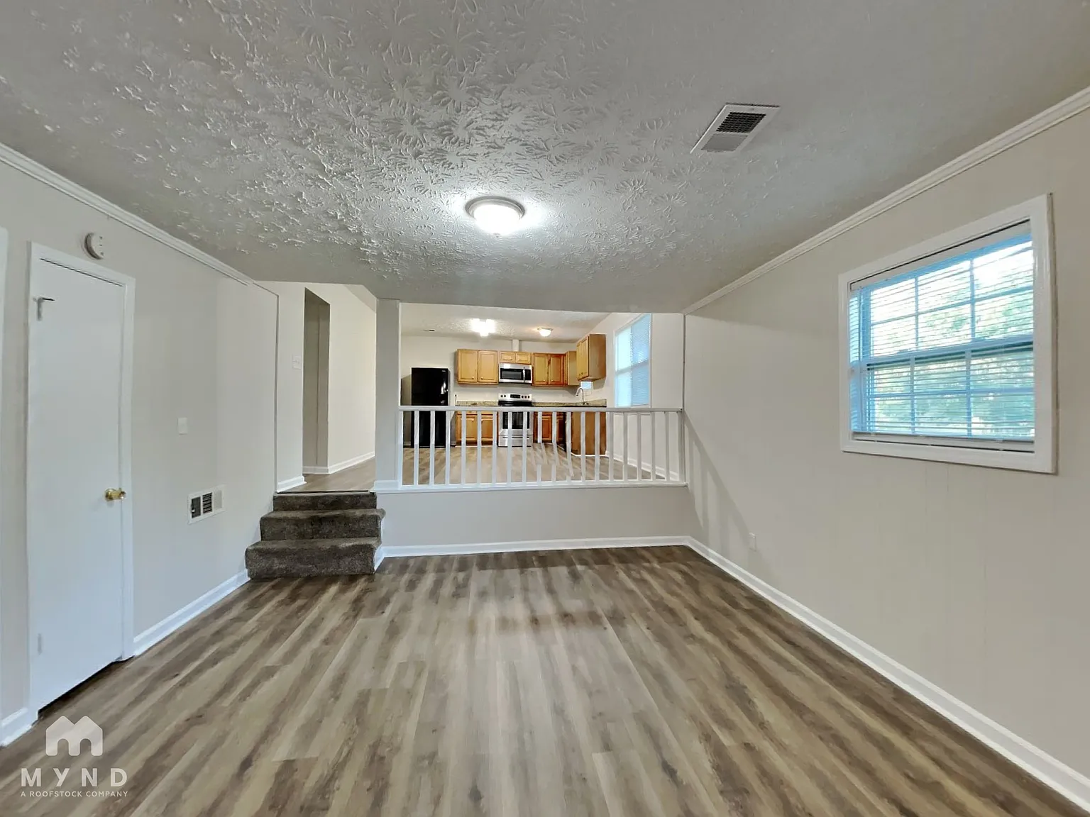 3 bed, 2.0 bath, 1439 sqft, $1,810 — Photo 3