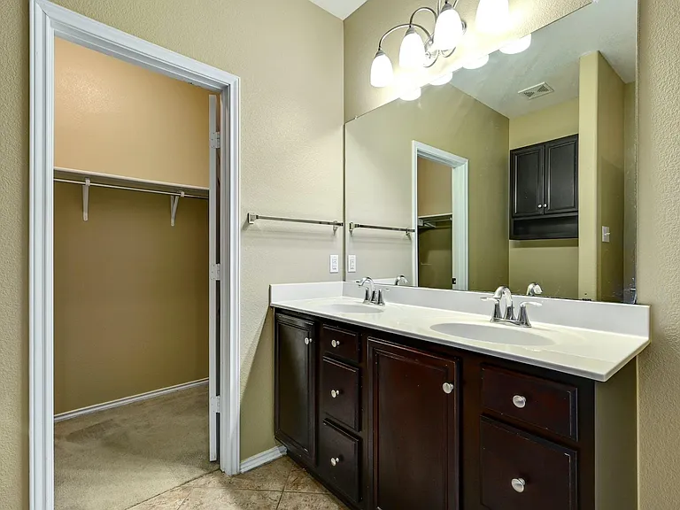 1029 Hyde Park Dr — Photo 15