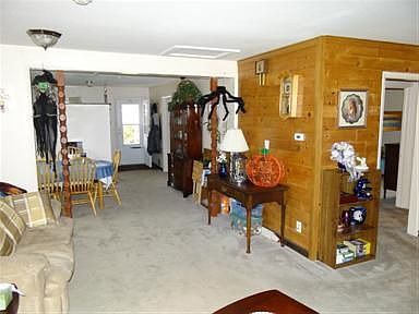 5th image of 210 S Lowell Blvd