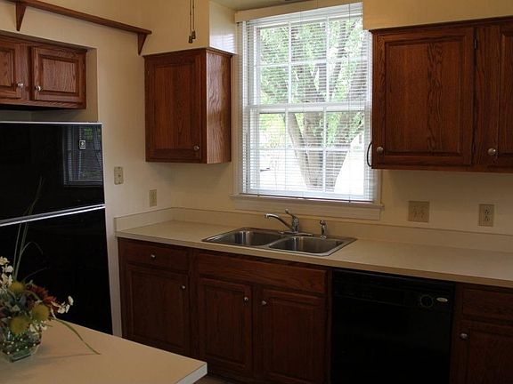 4th image of 701 N Spence Ave