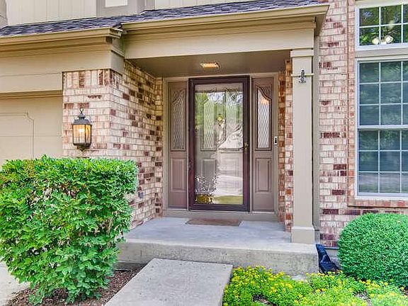 2nd image of 209 Lorraine Cir
