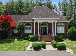 11 Whispering Pine Ln, Scottsville, KY 42164
