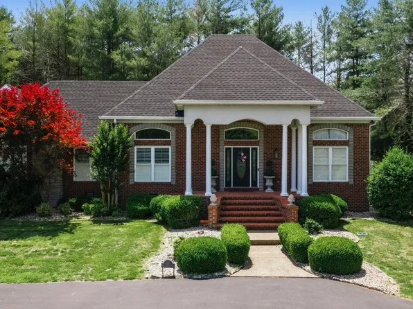 11 Whispering Pine Ln, Scottsville, KY 42164