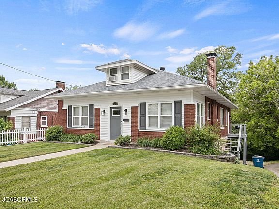 2nd image of 1018 Fairmount Blvd