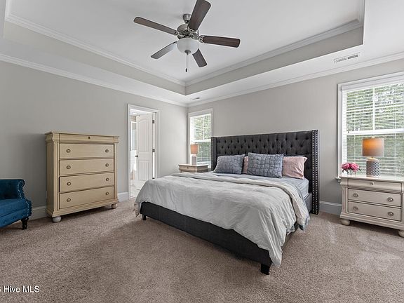 4th image of 232 Claret Court