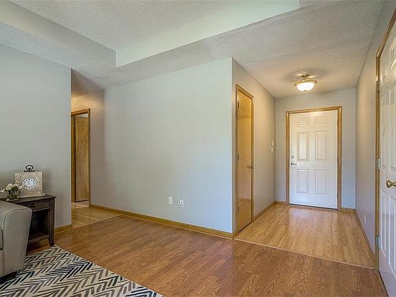 2nd image of 810 SE 16th Ter