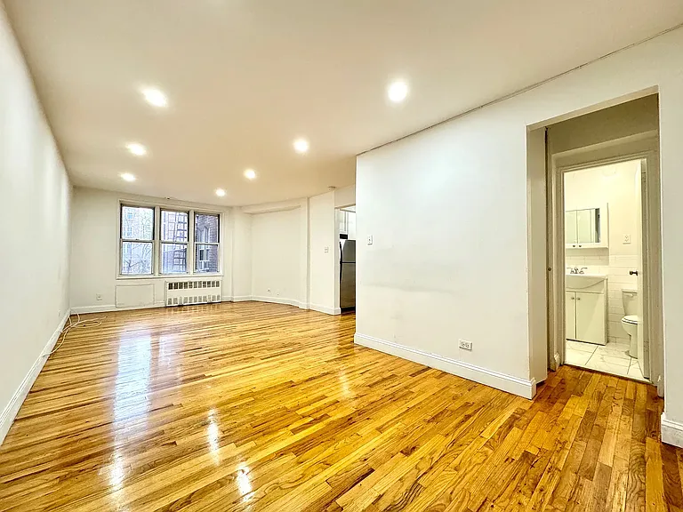 142-27 Barclay Ave #6E — Photo 1