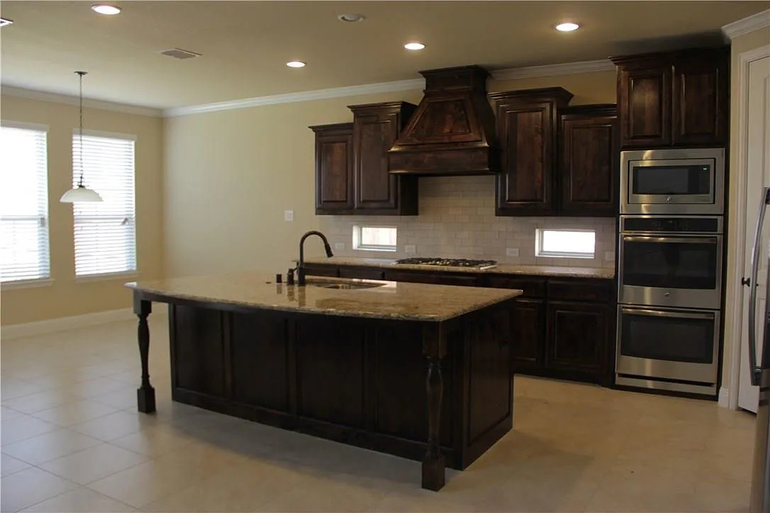 4 bed, 3.5 bath, 3564 sqft, $3,600 — Photo 2