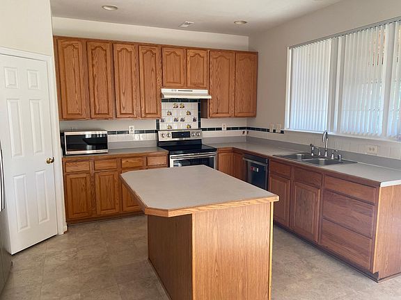 4th image of 17637 Marsh Harbor Ln