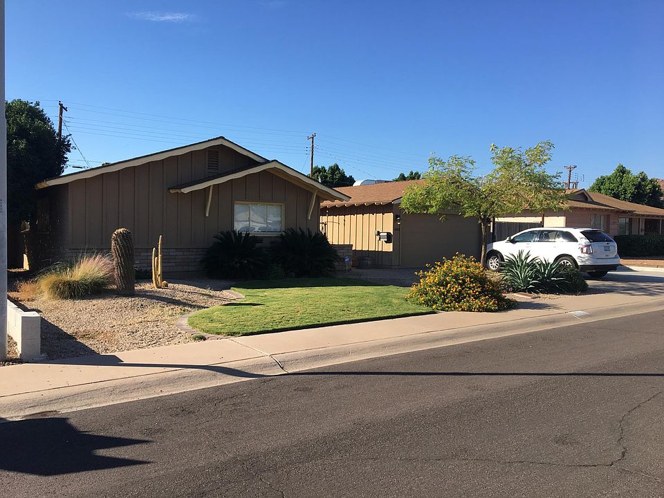Front view of home