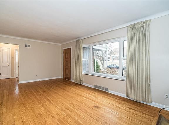 3rd image of 2926 Andover Dr