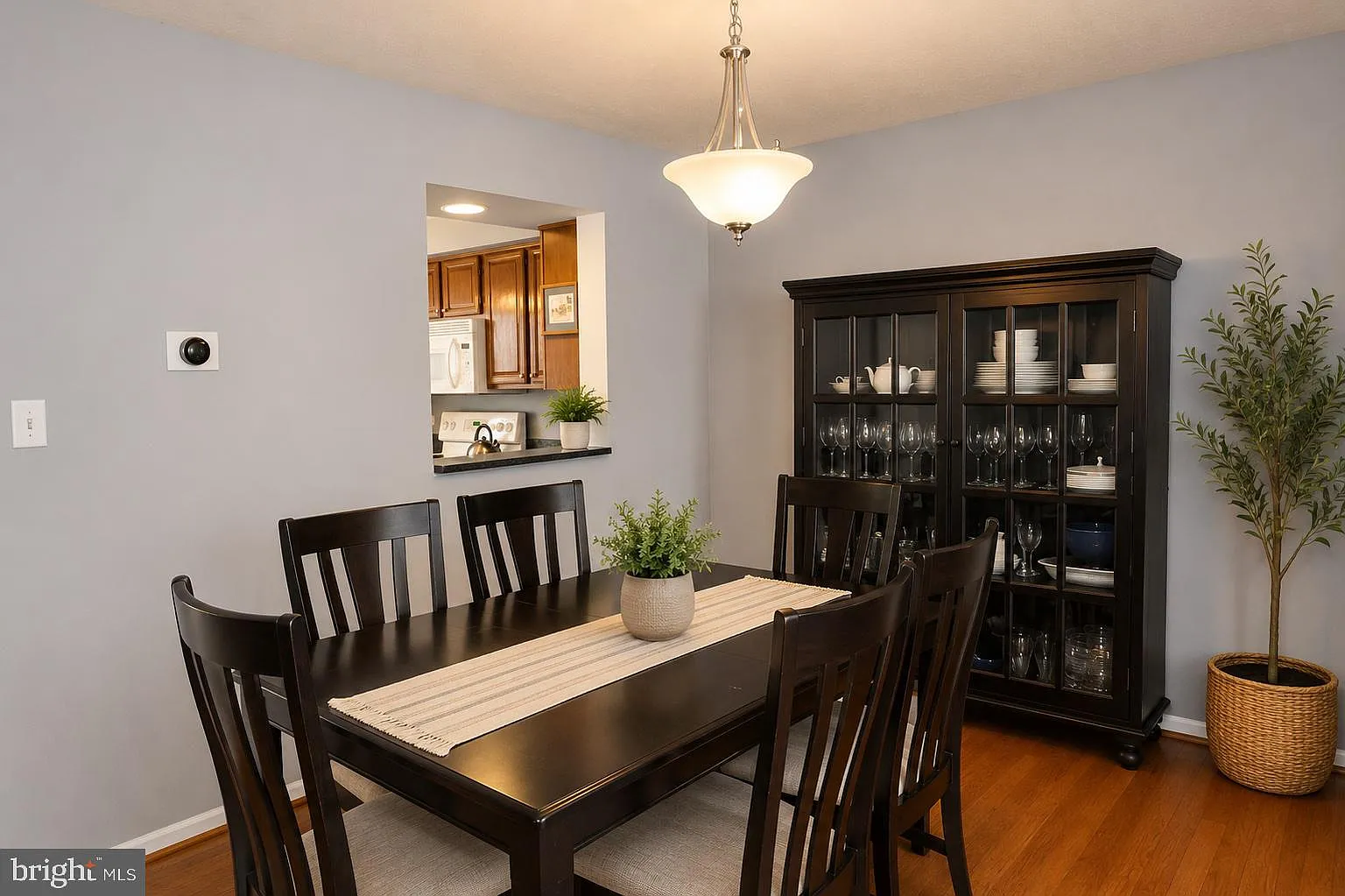 4 bed, 3.5 bath, 1320 sqft, $3,000 — Photo 3