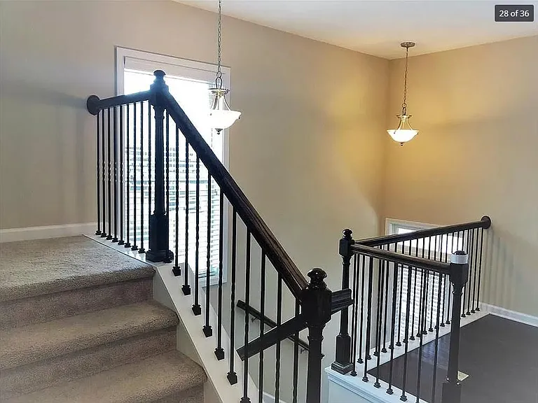 to bedroom stairs 1/4