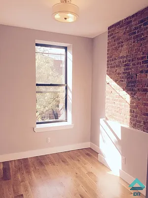 Rented by EXR | media 4