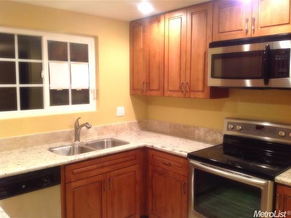 4th image of 351 Birchwood St