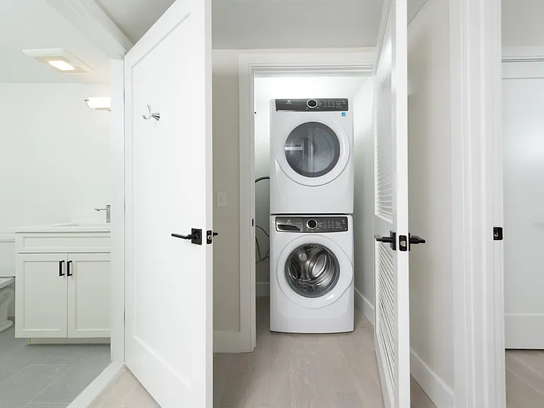 425 Border St #405 — Photo 11