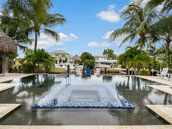 3rd image of 925 N Loxahatchee Drive