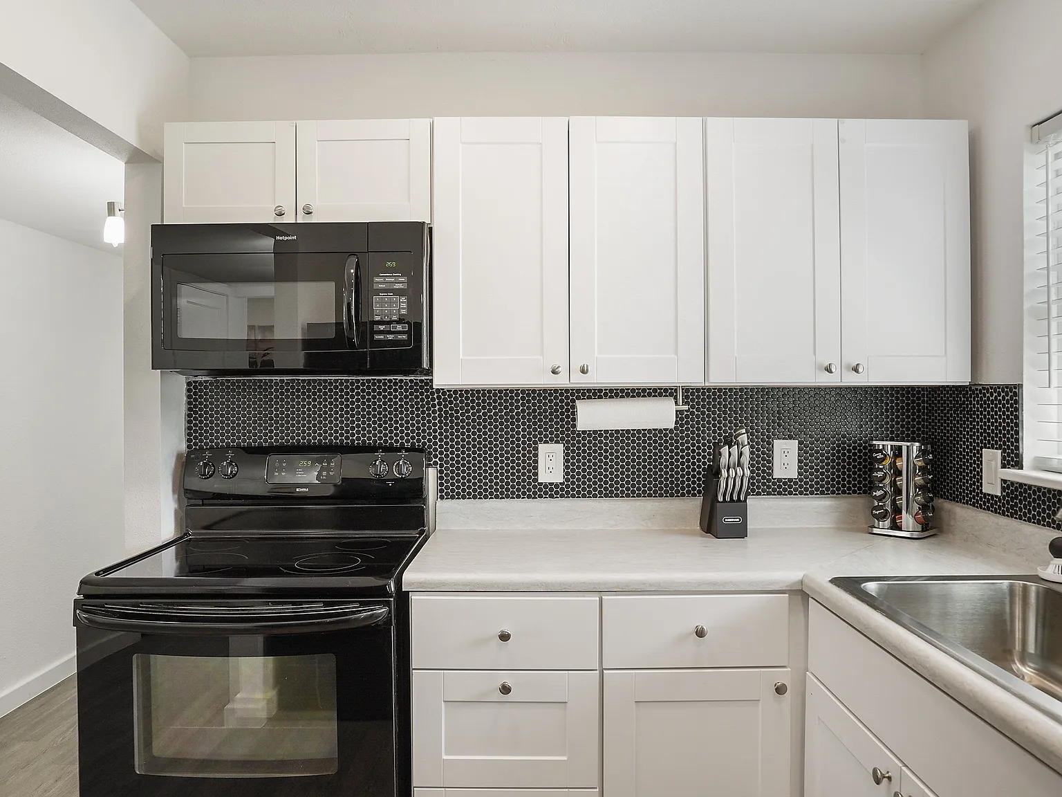 2 bed, 1.0 bath, 925 sqft, $2,000 — Photo 4