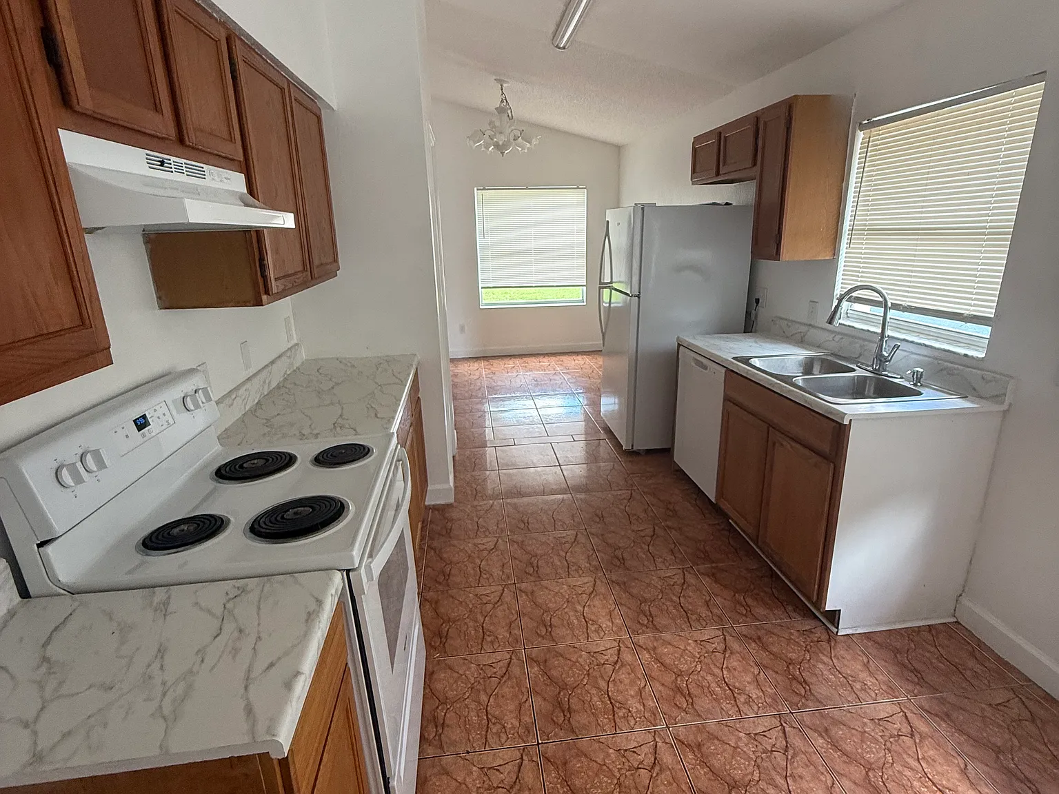 3 bed, 1248 sqft, $2,000 — Photo 2